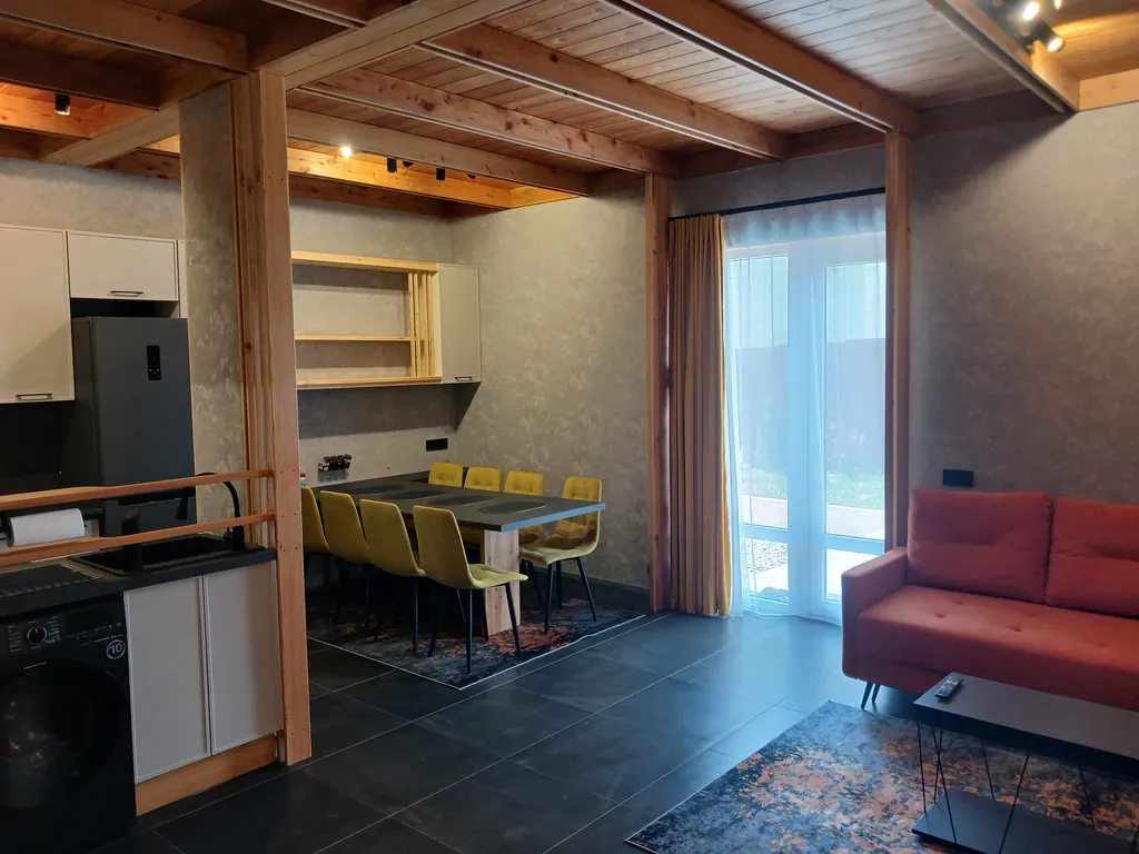 Дом с бассейном