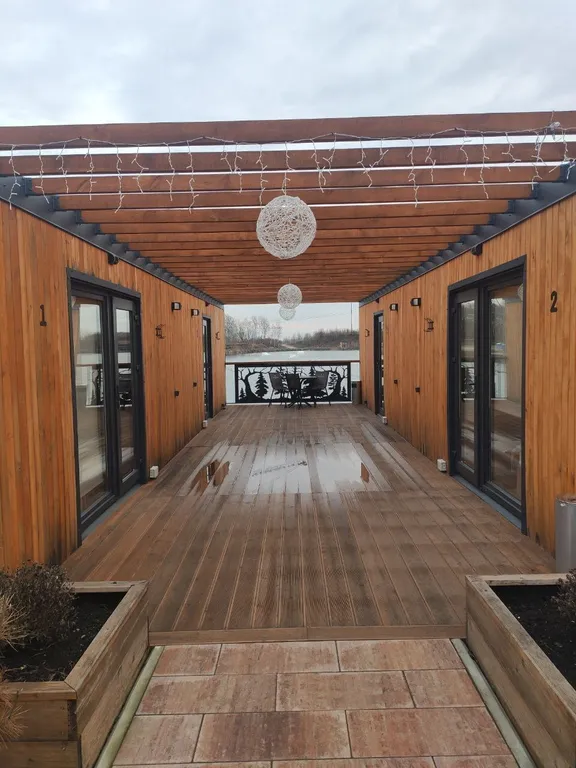 Уютный домик у озера рядом с баней на двоих