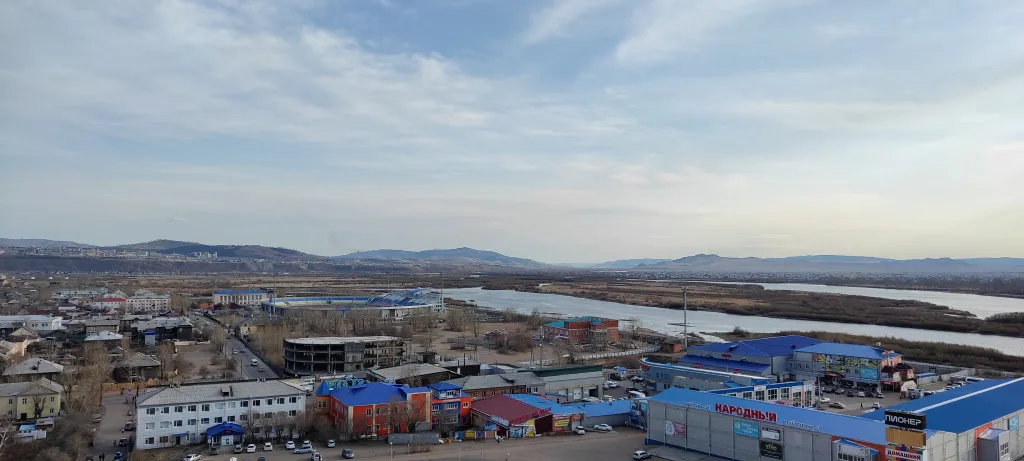 Квартира с видом на реку и горы