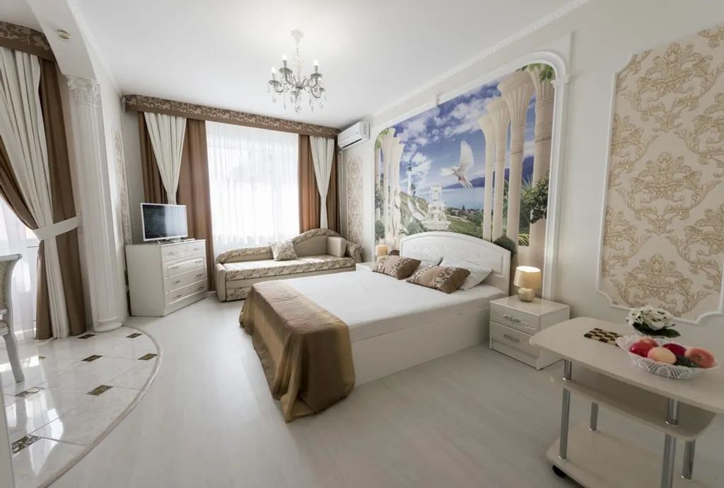 Студия в центре (рядом Суворовское училище и Хилтон)