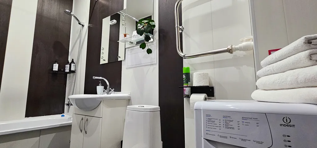 Большая студия с панорамным балконом, видом на реку