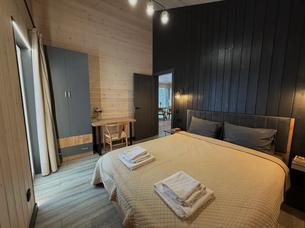 Тихий дом с камином и сауной