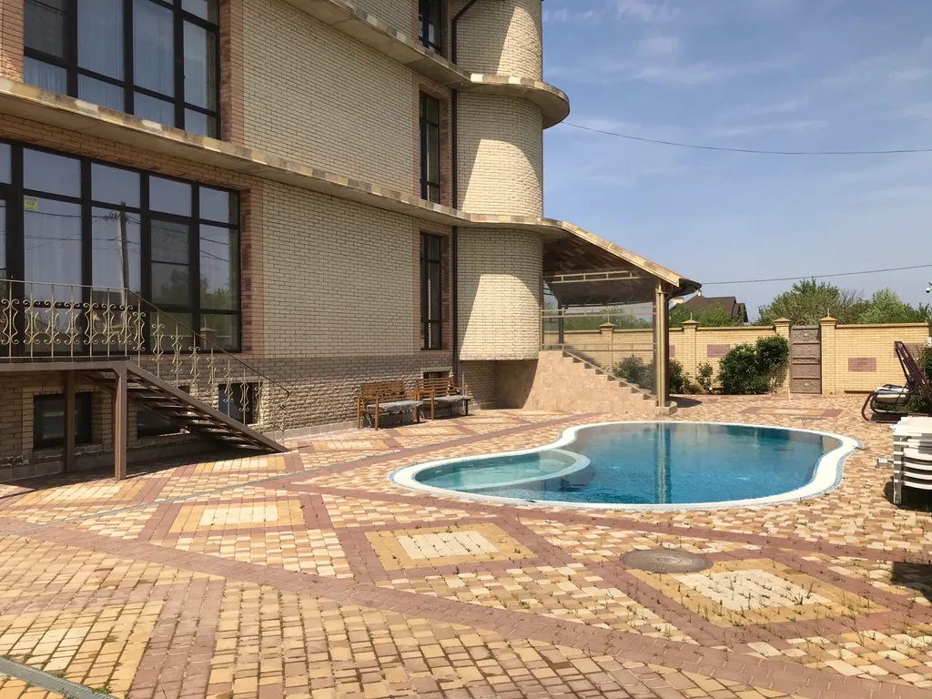 Вилла Казачка с теплым уличным бассейном