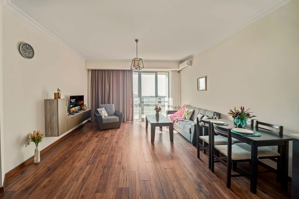 Просторная квартира с красивым видом в центре города / Стей Инн