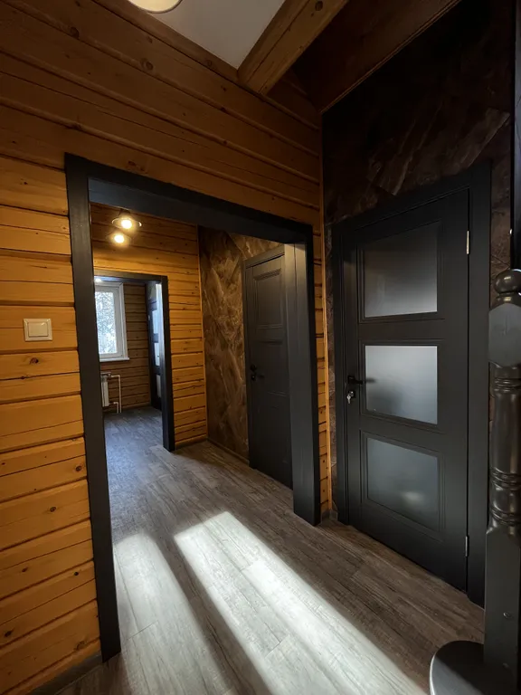 Усадьба в лесу с видом на горы