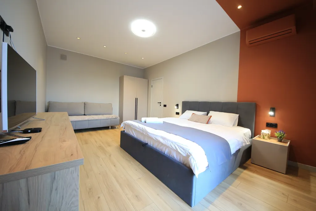 Квартира NiceAparts - стильная квартира в центре с видом на Казанский собор — Ярославль