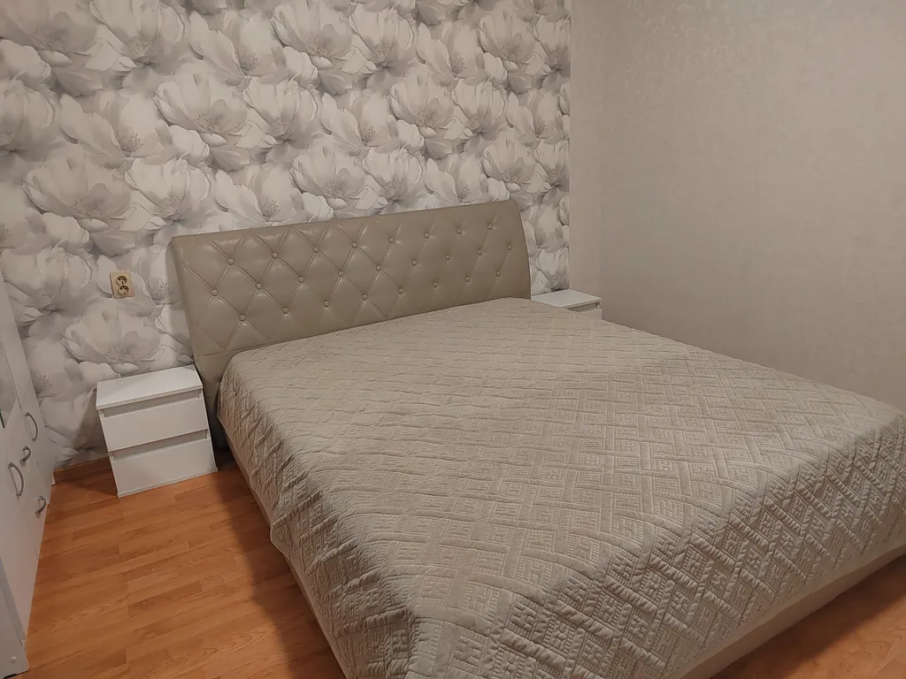 Просторная двухкомнатная квартира рядом с Центральным рынком