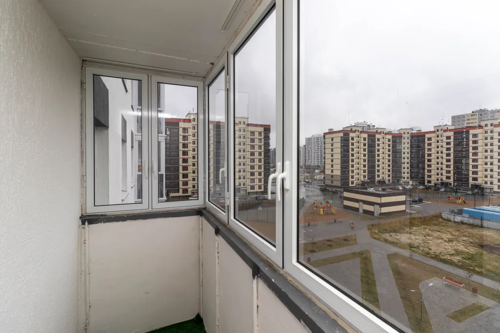 Квартира с жёлтым диваном