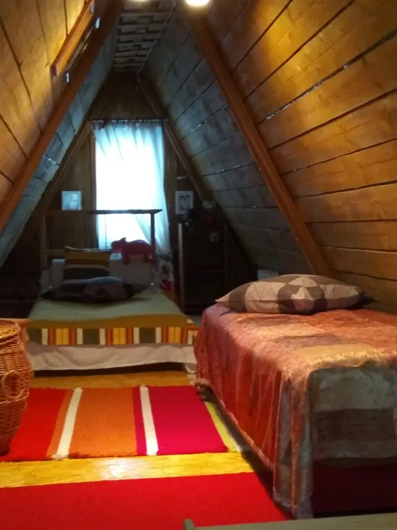 Уютный домик в деревне с выходом на веранду и ухоженным садом