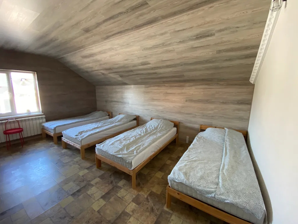 Уютный гостевой дворик в живописном тихом уголке