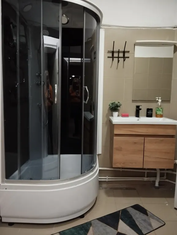 Квартира Двухместная комната в 10 мин. пешком от трех вокзалов в центре Москвы — Москва