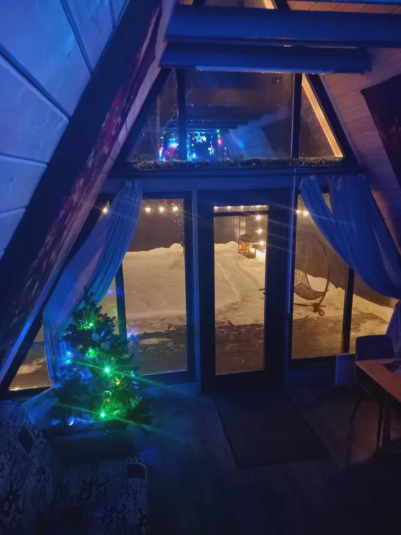 Дом А-фрейм с видом на лес