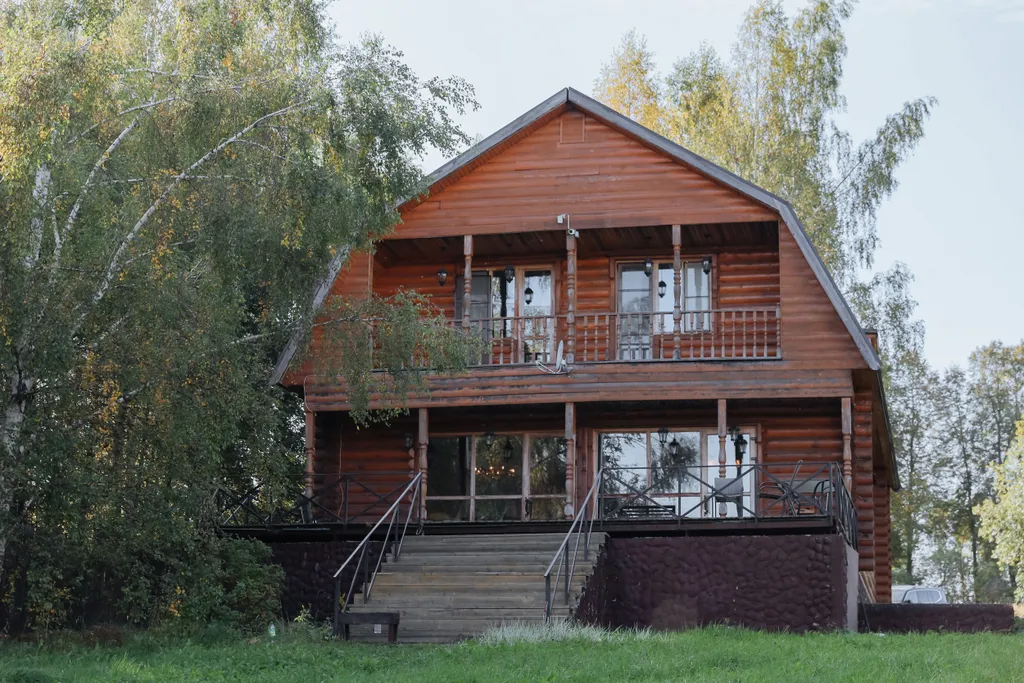 Коттедж Огромная фамильная усадьба с баней на берегу водохранилища — аренда посуточно в Гнездилово