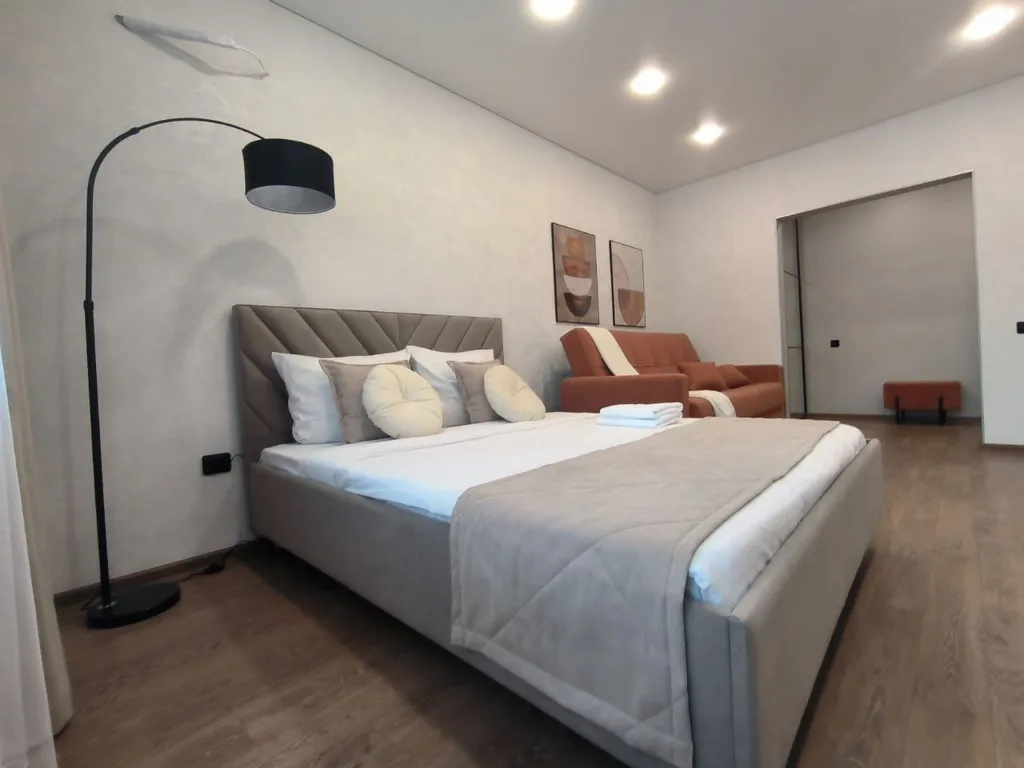 Современная однокомнатная квартира — аренда посуточно в Абакан