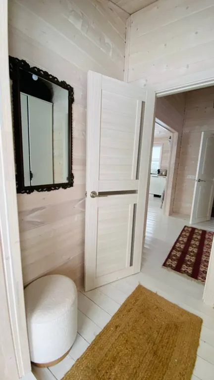 Панорамный дом у поля и леса