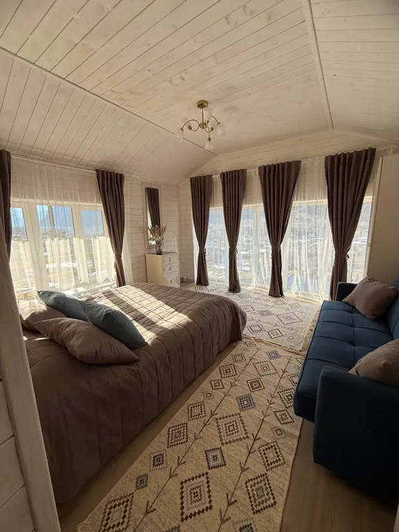 Дом в лесу с видом на горы