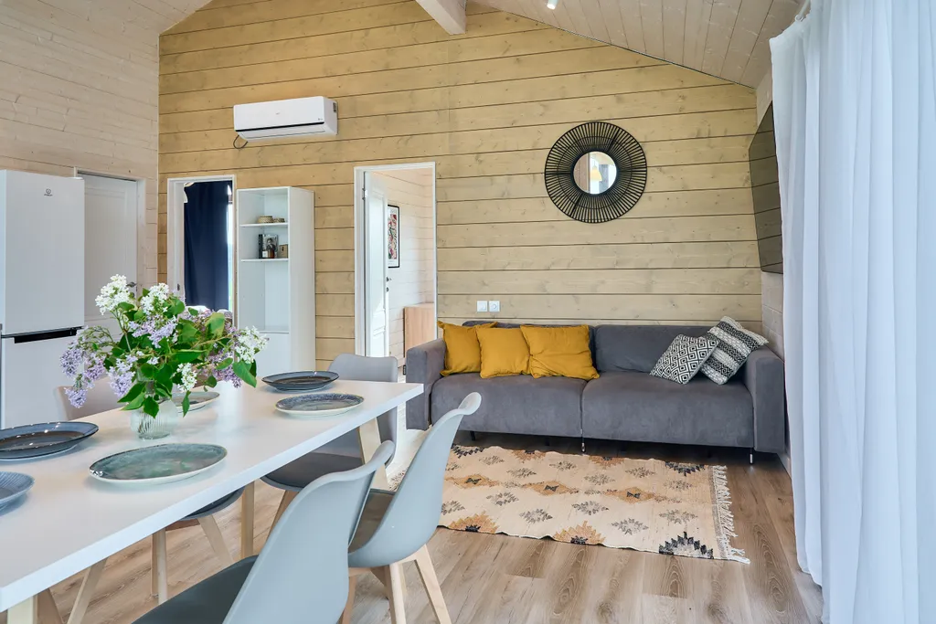 Дом с видом на пруд