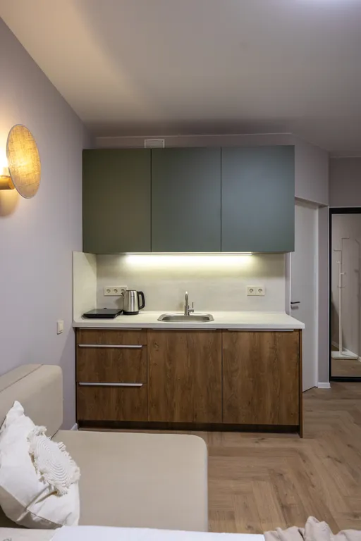 Студия в сосновом лесу у моря