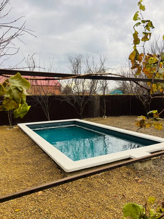 Дом с бассейном