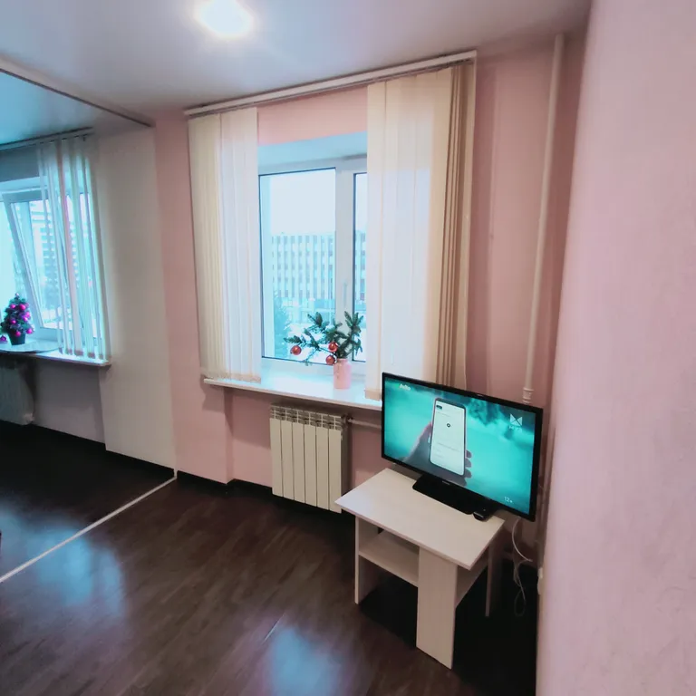 Центр с видом на озеро и парковкой во дворе