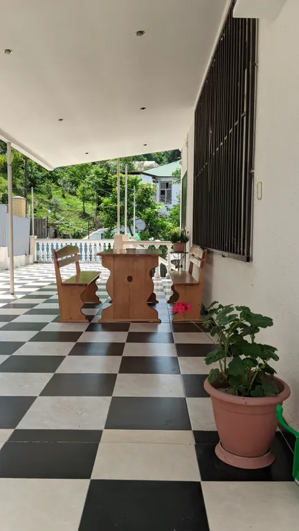 Коттедж Уютный второй этаж дома с отдельным входом и территорией во дворе — Сухум