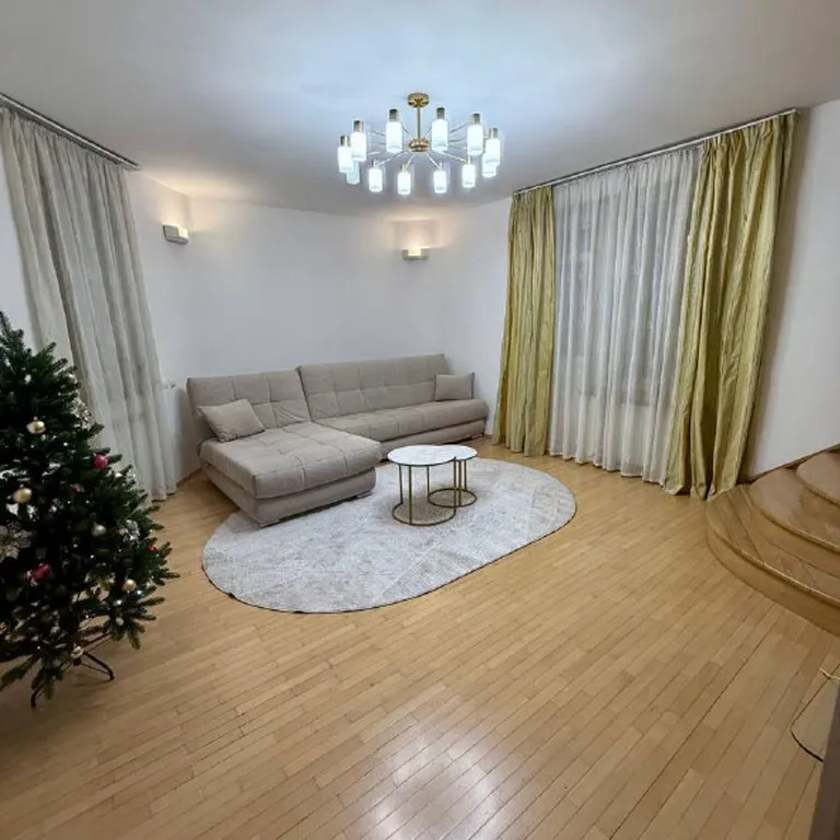 Просторная двухуровневая квартира с джакузи