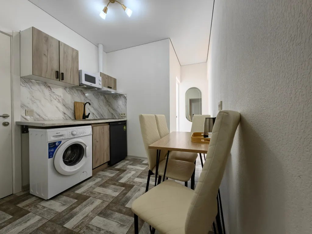 Квартира Квартира Две комнаты с балконами, отопление, кухня, стиралка, беседка, парковка — Судак