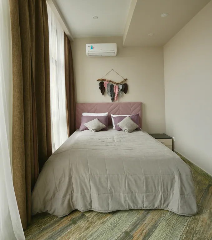 Большая квартира напротив подъемника