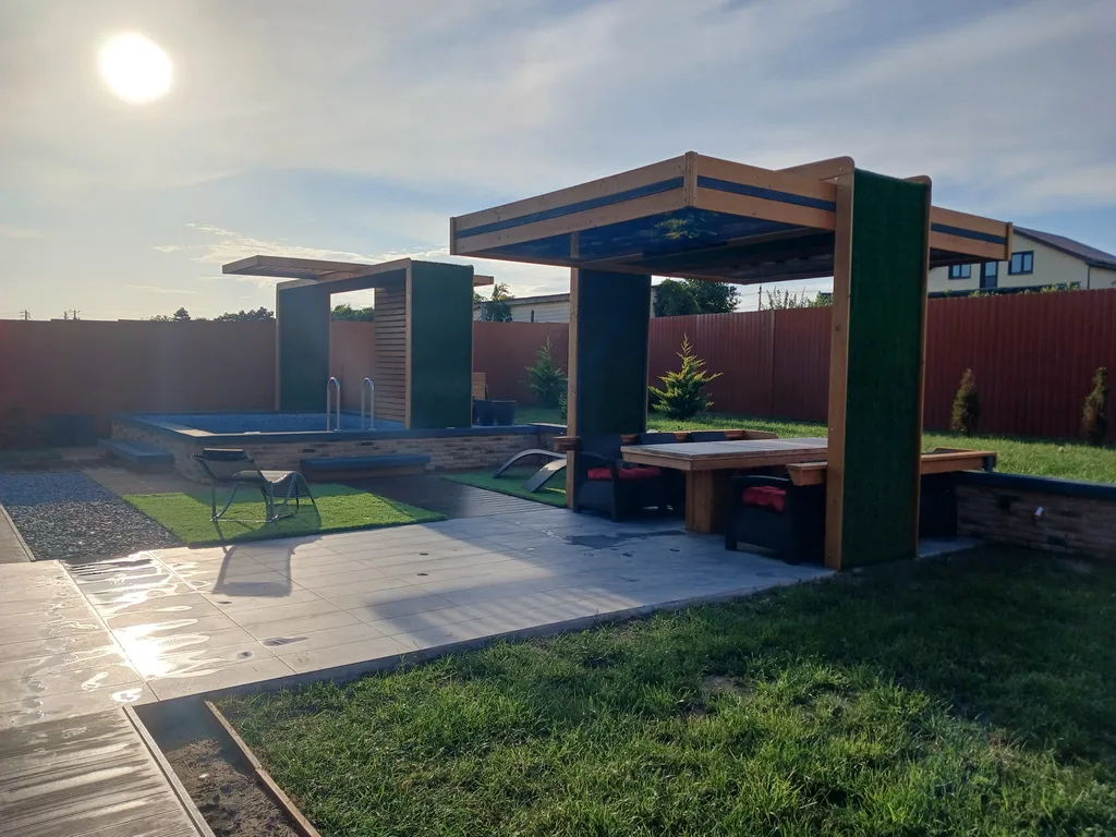 Дом с бассейном