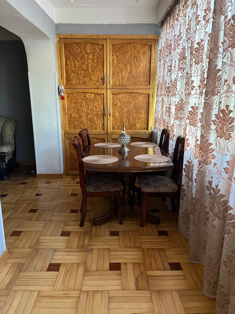 Столовая на закрытой лоджии