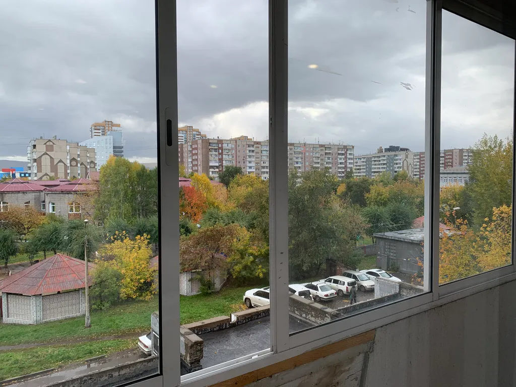 Квартира Квартира с видом на тихий двор в центре Взлетки. — Красноярск