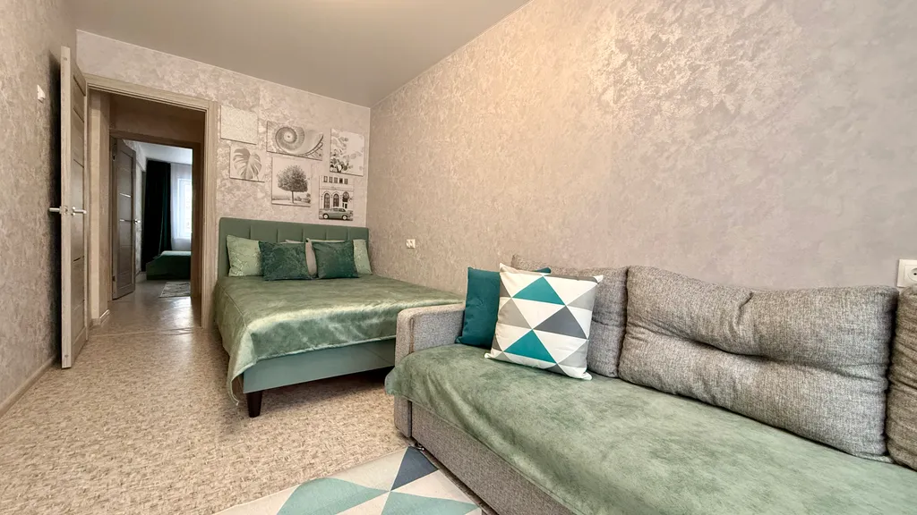 Мега вместительная трешка для дюжины гостей