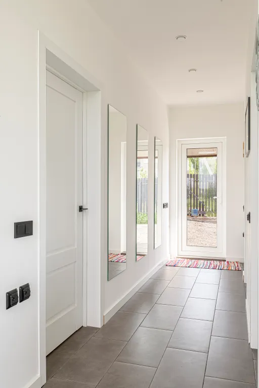 Современный барн с панорамными видами вблизи Сорачан