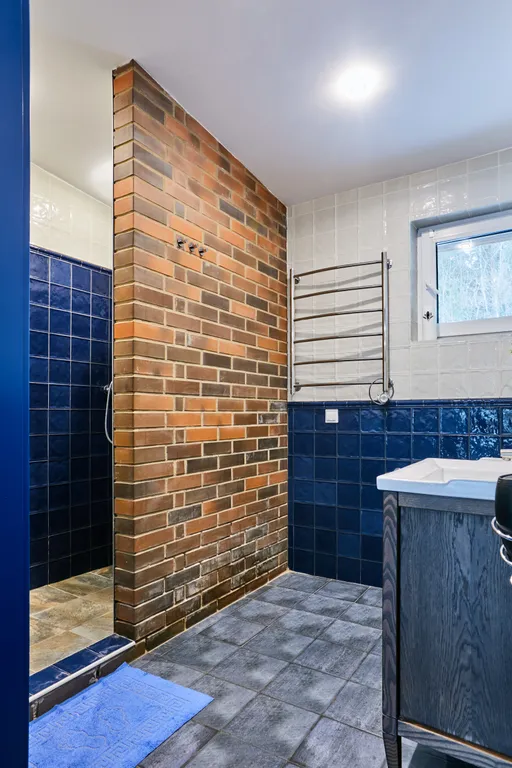 Большой коттедж с 5 спальнями, камином и террасой, Василек