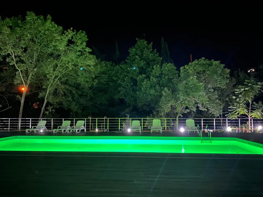 Апартамент с видом на бассейн