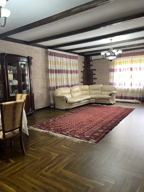 Часть дома с отдельным входом в 3 минутах от моря для большой компании