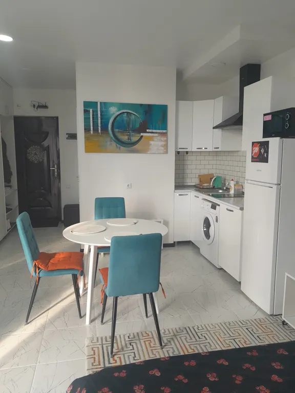 Уютная студия в центре с видом на горы