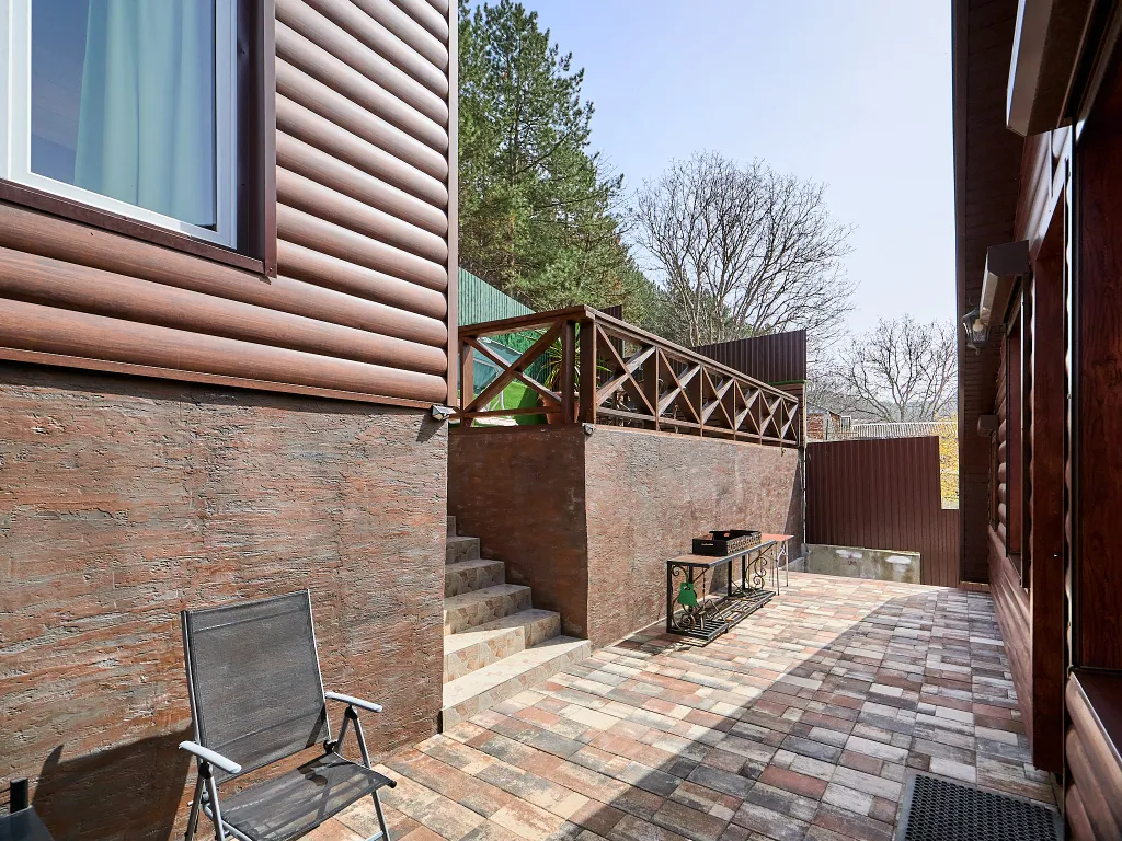 Домик с сауной и беседкой