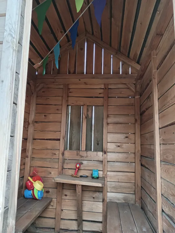 Гостевой домик вдали от берега и шума с кухней, туалетом, душем в домике