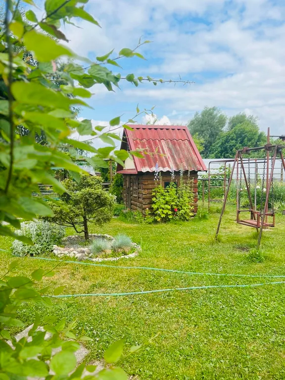 Уютный гостевой домик в саду