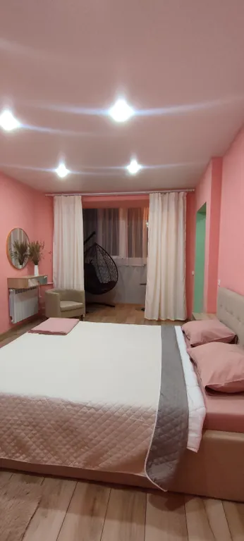 Уютная квартира с отдельным входом в центре города — аренда посуточно в Павловск