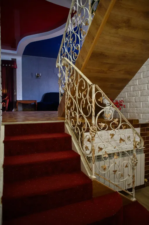 Просторный комфортабельный коттедж в центре города с банным чаном