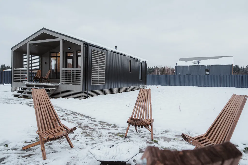 Новый стильный барнхаус с видом на лес