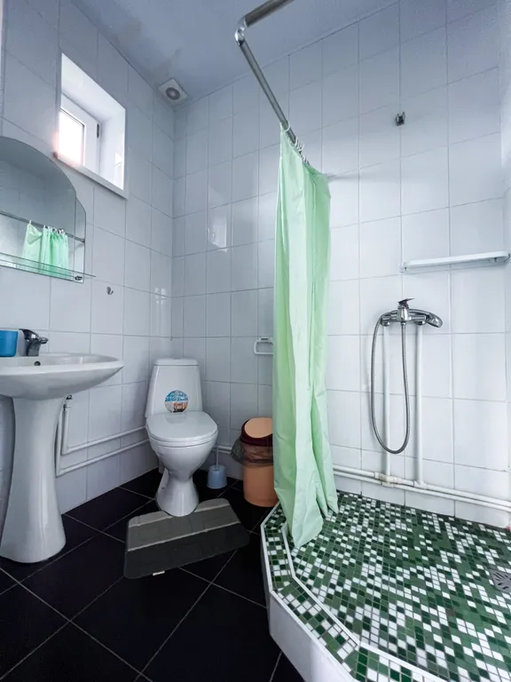 Номер на 4-х с удобствами, бассейн с подогревом и рыбалка включены