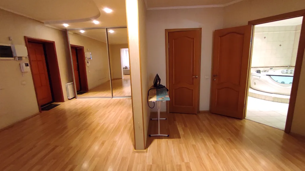 100-метровый люкс с 2-местной ванной-джакузи