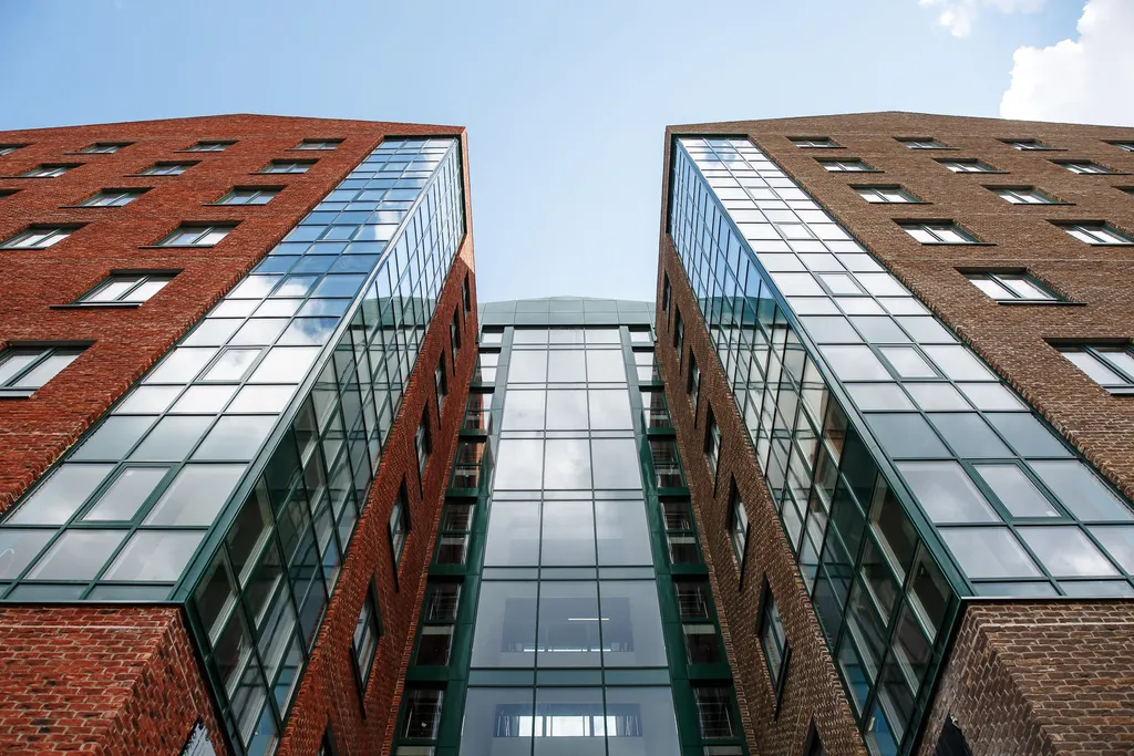 Студия в центре с балконом и стильным дизайном