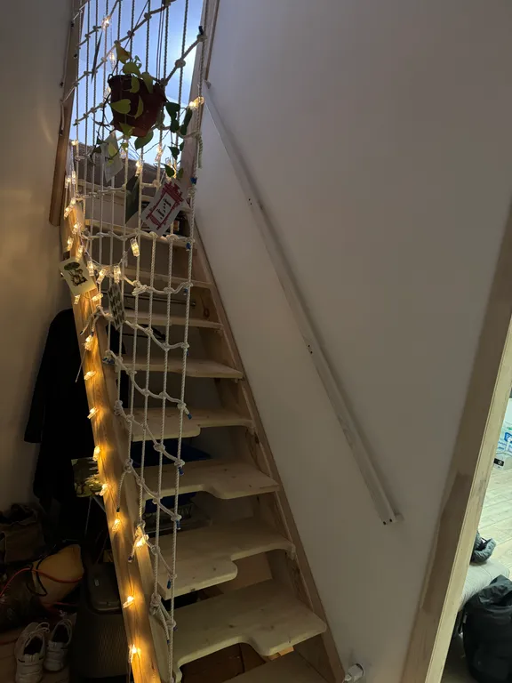 Двушка с антресольным этажом с проектором