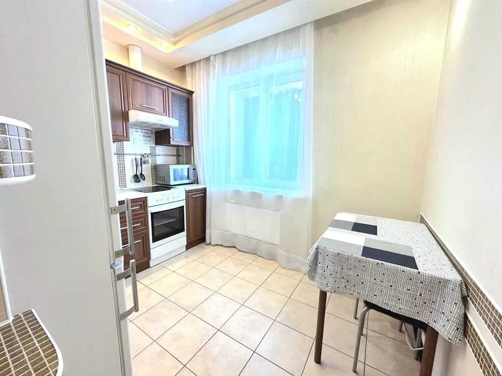 1-комнатная квартира с балконом и видом на реку рядом с Кузбасс-Арена