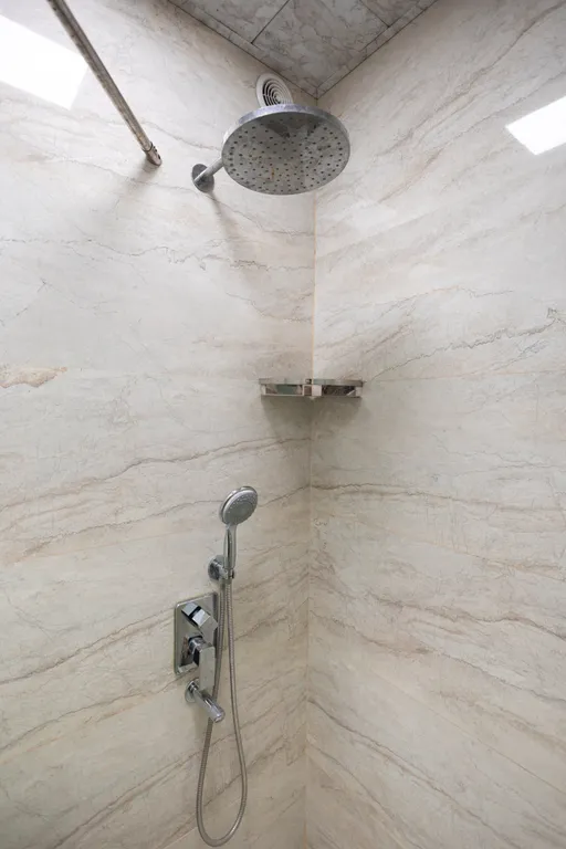 Квартира с видом на бульвар в центре города