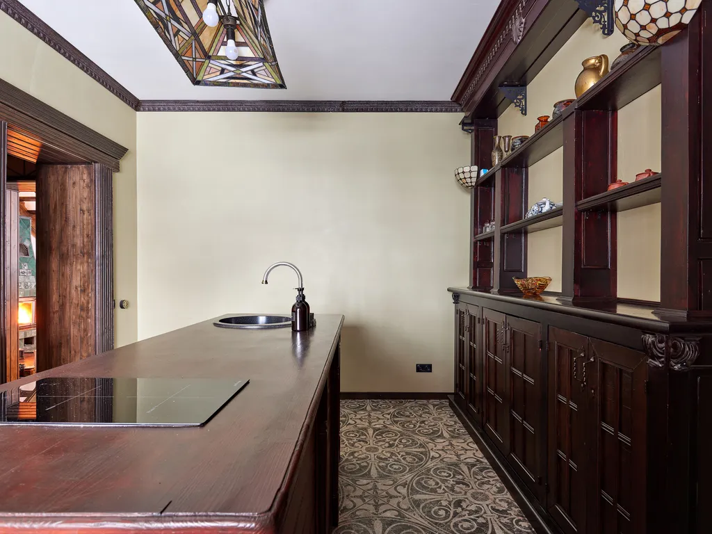 Готический замок Гранат Альдога